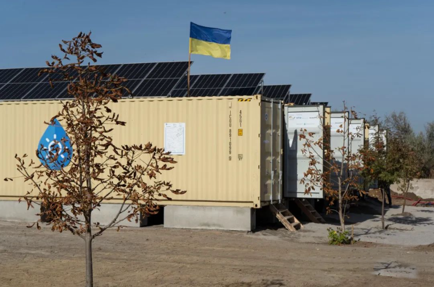 Nemecká spoločnosť inštaluje fotovoltaické zariadenie na odsoľovanie morskej vody na Ukrajine